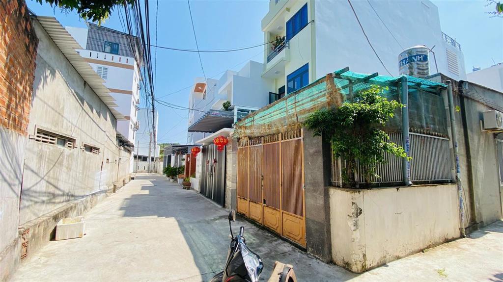 [góc 2 mặt tiền, hẻm ô tô phú đức ngang dài gần 11m] ** ô tô rộng 4m* giá 5,2 tỷ