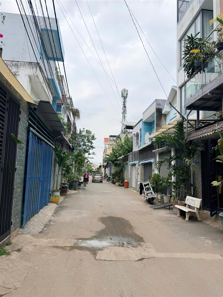 Bán nhà 3 tầng hxh trường lưu gần chợ long trường quận 9 51m chỉ 4,25 tỷ