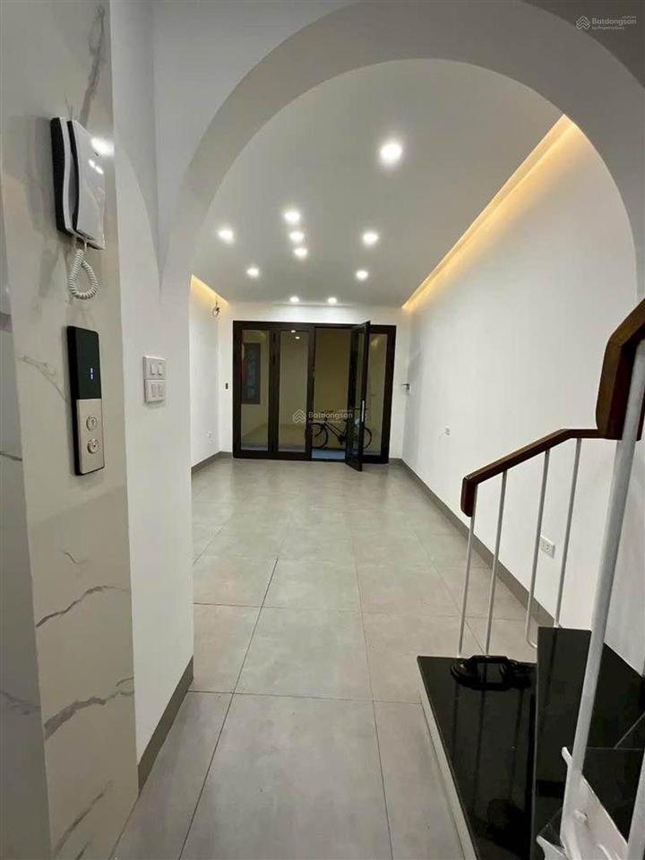 Phân lô cán bộ, ô tô qua, 5 tầng thang máy, hiện đại giá 9,9 tỷ