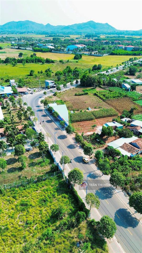 Mặt tiền kinh doanh đường lê duẩn tt đất đỏ brvt dt 1525m2 sẵn 1000m2 thổ cư