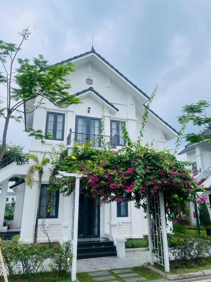 Bán biệt thự vườn vua 300m² full nội thất, view hồ sen, golf, ba vì, sổ đỏ, giá 5,x tỷ