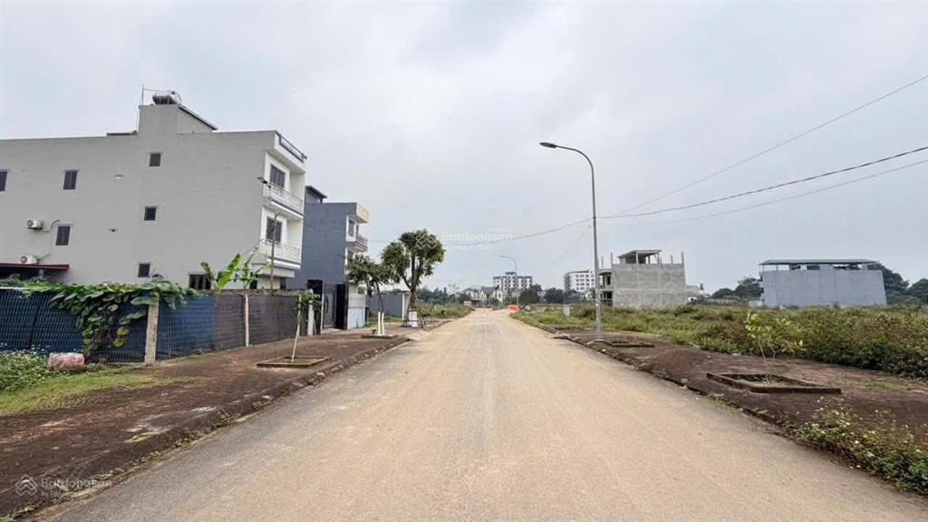 Bán gấp 100m2 full thổ cư giá 2 tỷ gần khu công nghệ cao và ga metro 5