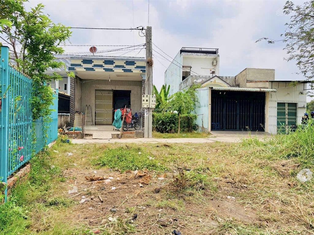 Đất thổ cư 150m2 kdc xóm bà vệ gần đường đt 830, giá 990 triệu, xã long định, cần đước, long an