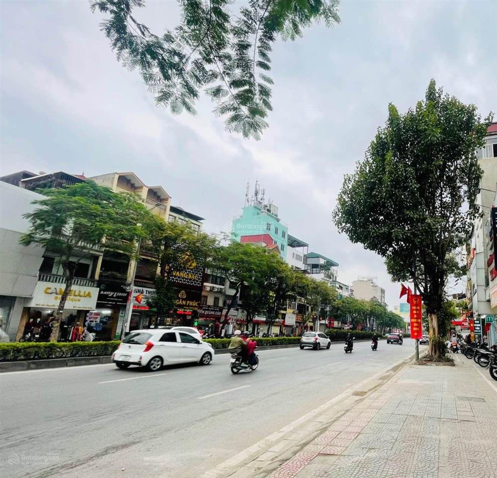 Căn nhà mặt phố nguyễn văn cừ, long biên, dòng tiền 150tr/tháng, gần 500m², mặt tiền khủng