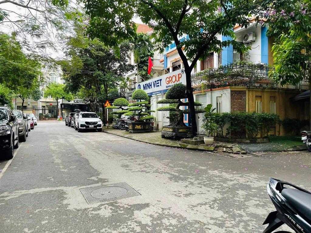 Bán nhà đống đa, toà nhà 10 tầng dt 109m2, 28 căn hộ khép kín + 1 shophouse dòng tiền 2,5 tỷ/ năm