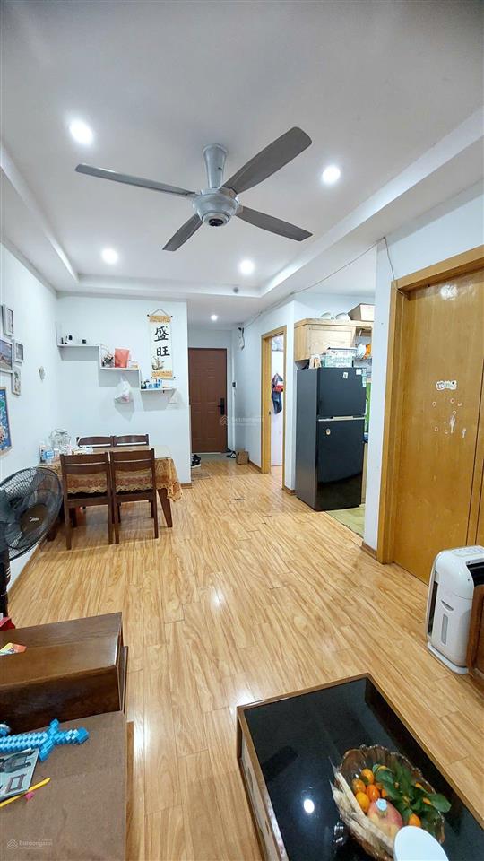 Chủ nhà bán căn góc. 70m², 2 ngủ, 2 wc, tầng trung đẹp. nội thất cơ bản. 4,58 tỷ, hướng nam mát