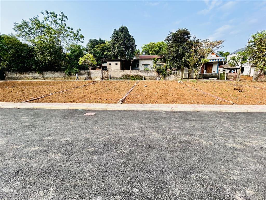 Lô 2 mặt tiền đông yên, quốc oai, 100m2 full thổ cư, nở hậu, giá 2.55 tỷ