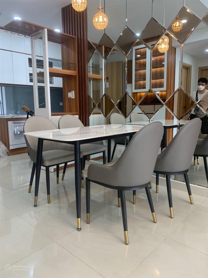 Bán căn hộ emerald celadon 2 phòng ngủ giá 5,28 tỷ gồm thuế phí