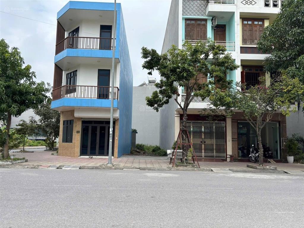 Bán lô đất đông nam mặt đường 20,5m tđc phú xuân