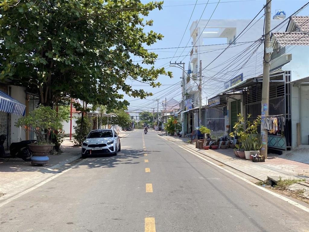 Đất mặt tiền kinh doanh tt thị trấn giá 2 tỷ 9
