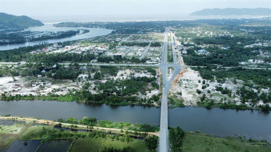 Đất diện tích đẹp 200m2 nằm giữa trung tâm là khu resort và cụm khu công nghiệp ở chân mây lăng cô