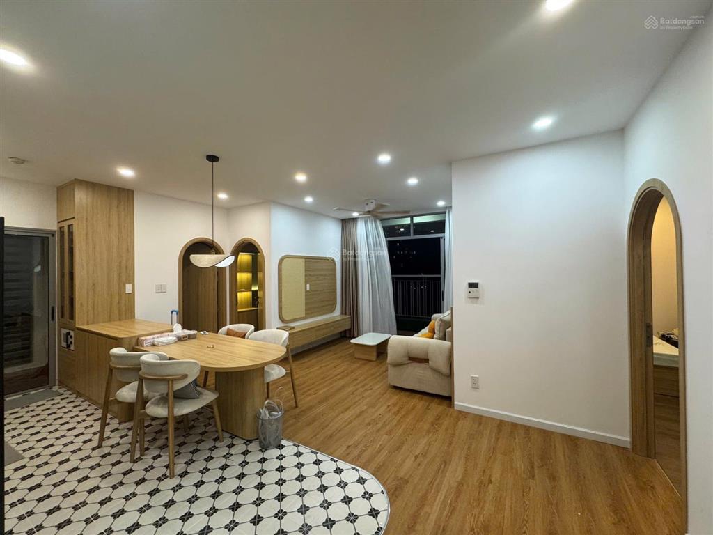 Tôi chính chủ muốn bán 2 phòng ngủ view sông, lầu trung nhà đẹp giữ gìn