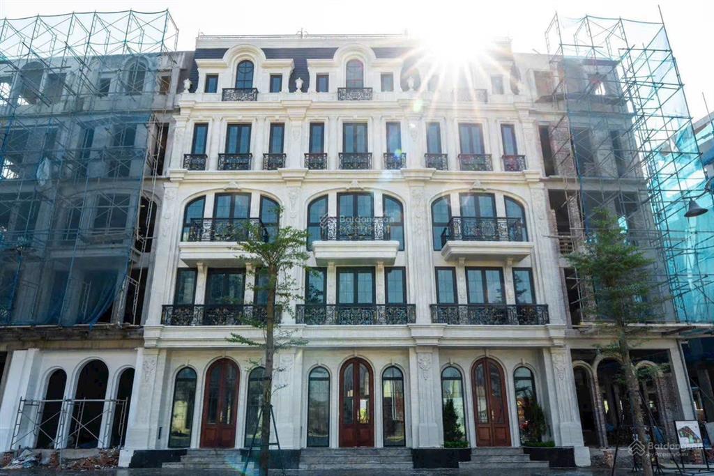 Căn hoa hậu vị trí áp góc view bể bơi 77,5m2 giá chỉ 15.8 tỷ đầu tư là thắng