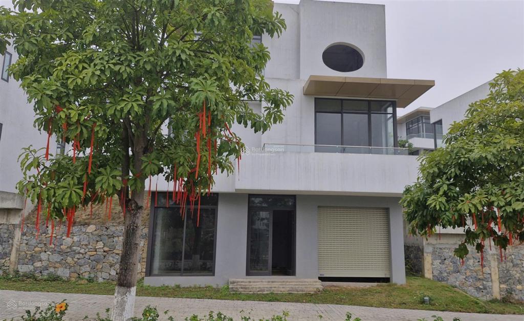 Chính chủ bán bt đơn lập 350m2 view trực diện hồ thiên nga ngay cổng legacy hill với giá 8.950tỷ
