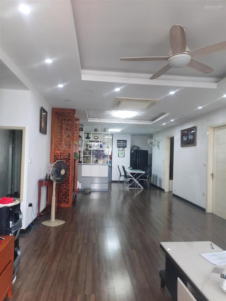 Cc tòa n07 b1,2 khu dt dịch vọng. dt 133,2m2, 4ngủ, 2wc đã sửa đẹp về ở ngay. hướng đb, ban công tn