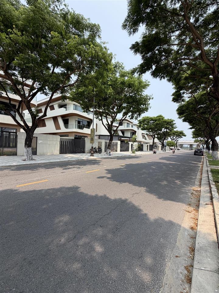 Chính chủ cần bán biệt thự 300m2 đường thăng long view sông nằm trong dự án elysia complex. giá tốt
