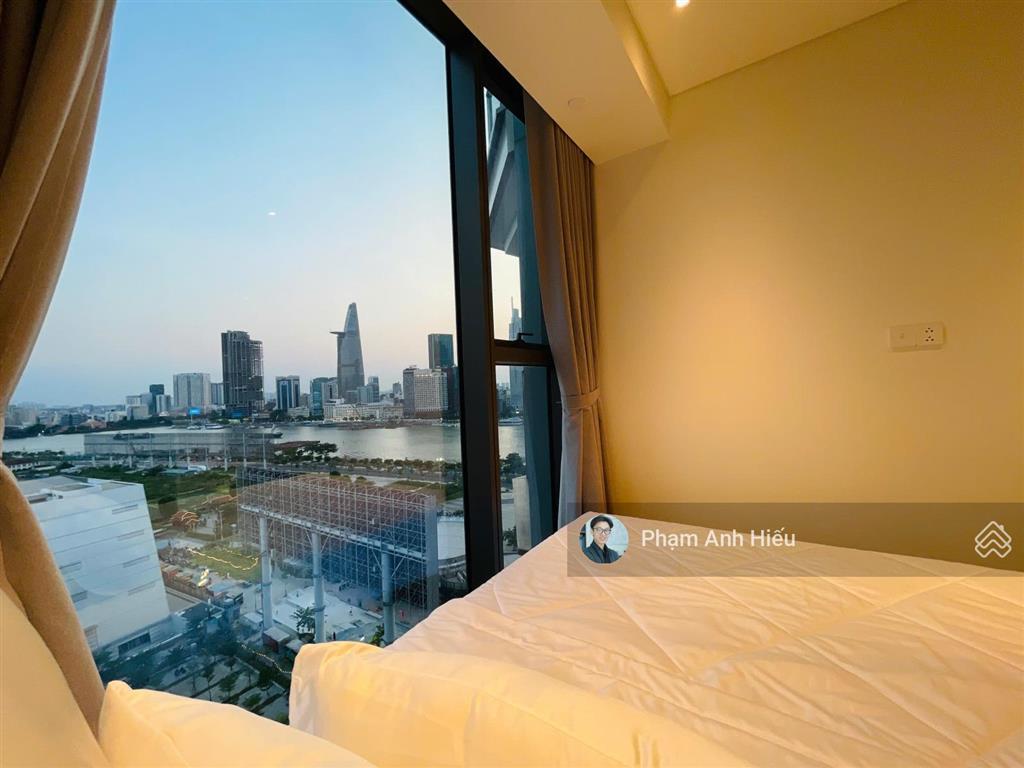 Đây là căn 2pn view q1 trục đẹp nhất ban công lớn gần sông, trục 08 phát tài cực tốt