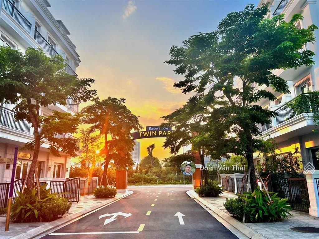 Hiếm có 1 căn lk giáng hương áp góc, đi vài bước tới 3 công viên
