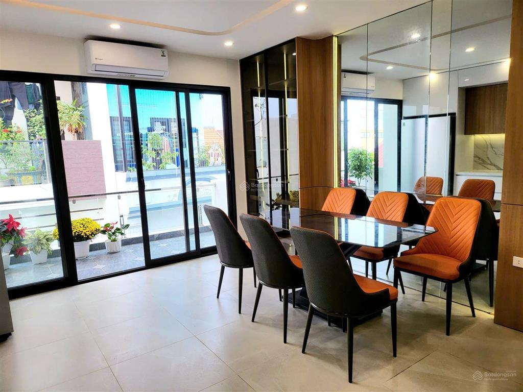 8,3 tỷ 40m² 6 tầng thang máy tk hiện đại ô tô đỗ cửa 30m mặt phố ngô xuân quảng