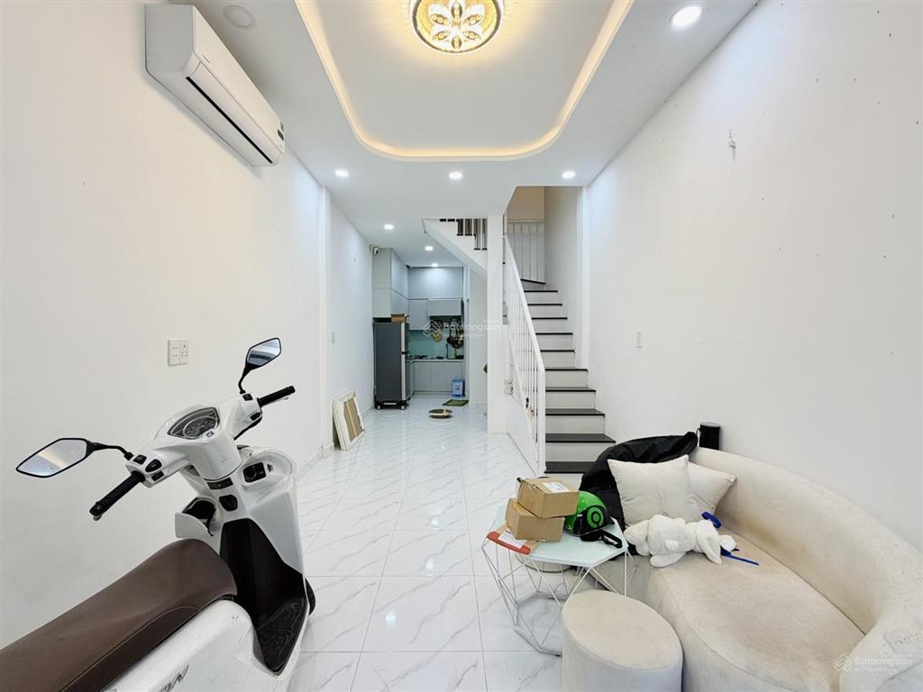 Nhà hxh 7 chỗ huỳnh văn bánh, phú nhuận 30m2 2 tầng chỉ 6.4 tỷ