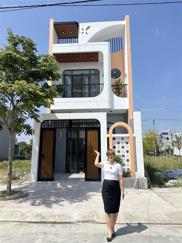 Nhà mt đường số 6, liền kề the sol city, xã phước lý, tây ninh, sau lưng chợ hưng long