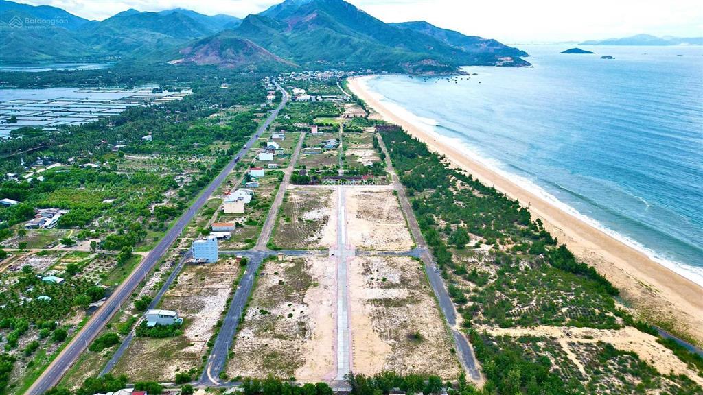 Bán đất biển bãi tắm xuân hải, tx sông cầu. sổ hồng riêng công chứng ngay với giá chỉ 1 tỷ