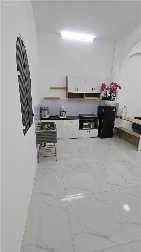 Nhà cấp 4, 2pn, đẹp vào ở liền, dt 97m2 shr công nhận đủ, nguyễn thị tần q8 sát chợ rạch ông