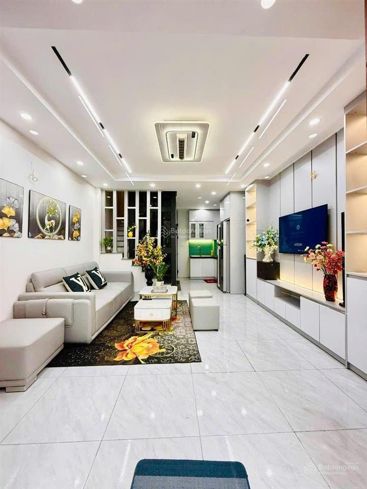 Nhà lạc long quân, 2 thoáng, ngõ thông, 10m ra ô tô tránh, sát hồ tây, thang máy, sổ vuông, 52m2