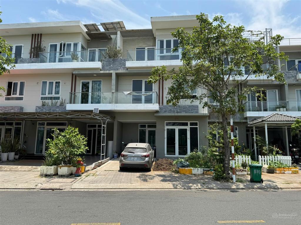 Bán nhà phố 7x22 một trệt 2 lầu view sông khu compound cao cấp rio vista q9 giá chỉ 18.1 tỷ