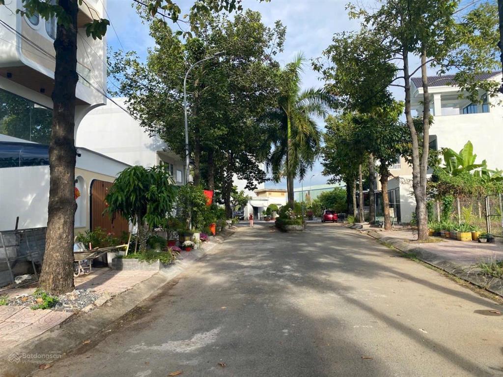 4ty5 lô đất 100m2 đường bưng ông thoàn không tìm được lô tốt hơn