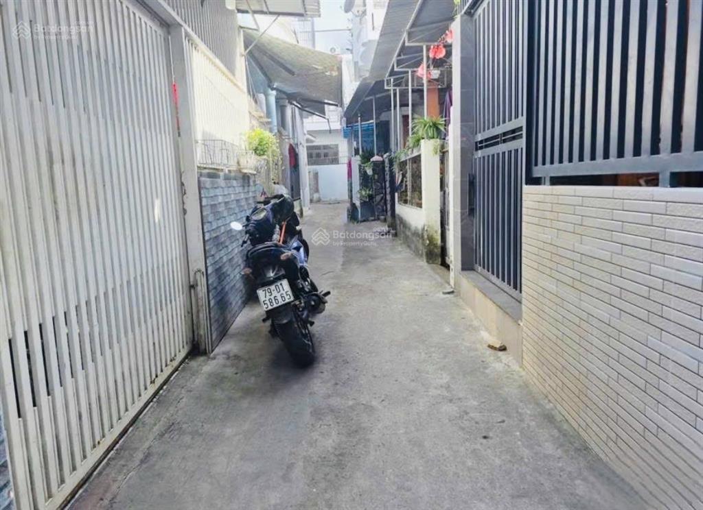 Nhà cấp 4 đường xe ba gác đường mai xuân thưởng đi ra biển hòn chồng 750m. giá 4 tỷ