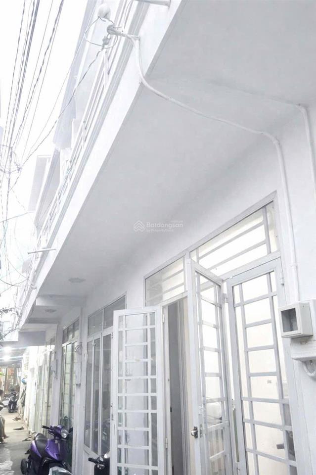 Nhà cấp 4 mới ở ngay 2 tầng gần ủy ban phường tân chánh hiệp xe hơi tới nhà chỉ 30m, chỉ nhỉnh 1.8t