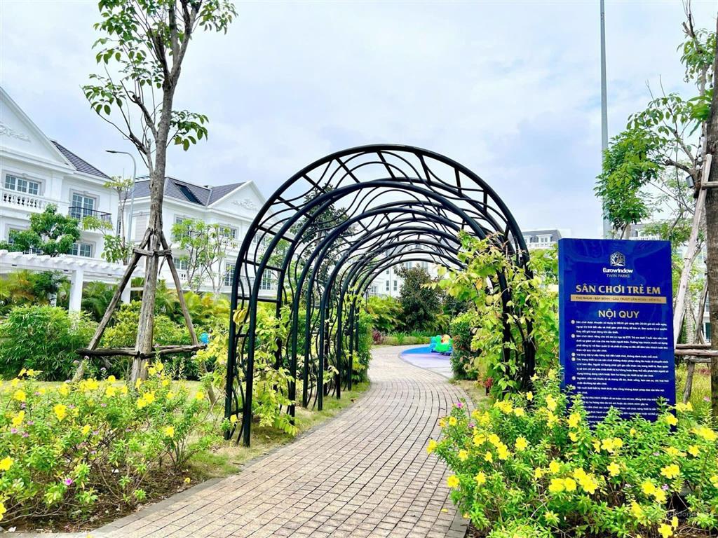 Căn song lập 192,5m2 view bể bơi giá tốt dự án eurowindow twin parks 30,55tỷ