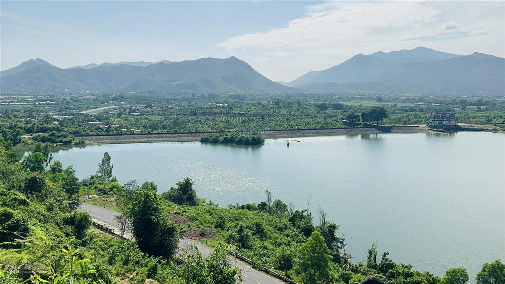 Bán 1,8 hecta hồ suối dầu, đầu đường lên hòn bà, cách biển nha trang chỉ 25p 0788 558 ***