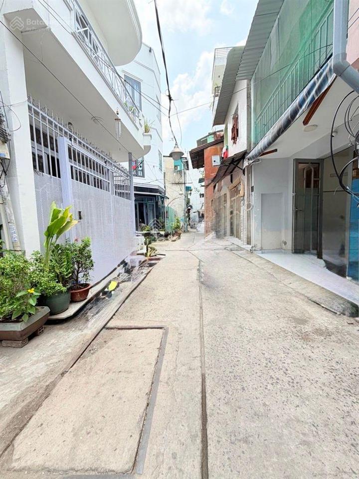 Hẻm 4m gần mặt tiền nhà 2 tầng có 3pn thích hợp cho hộ gđ, cho thuê 51.5m² chỉ 7,8 tỷ