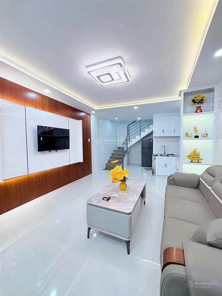 Nhà đẹp lạc long quân gần ngay ub quận 2pn sổ đầy đủ xem nhà ngay