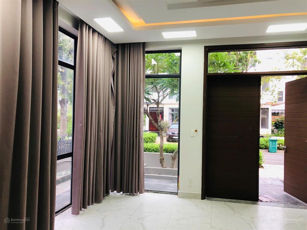 Bán gấp căn biệt thự song lập 203,5m² (11x19m). xây 1 trệt 2 lầu. giá tốt dự án lucasta