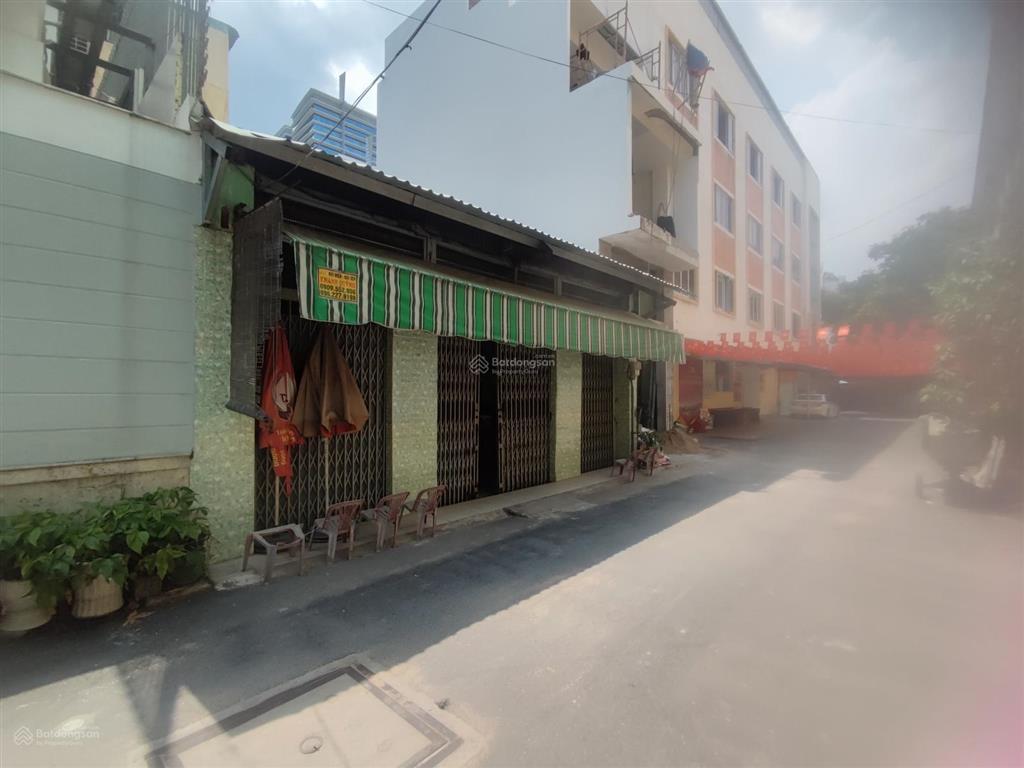 Chính chủ bán đất tặng nhà cấp 4 q3, ngang 7.5m, hẻm xe tải 252 lý chính thắng