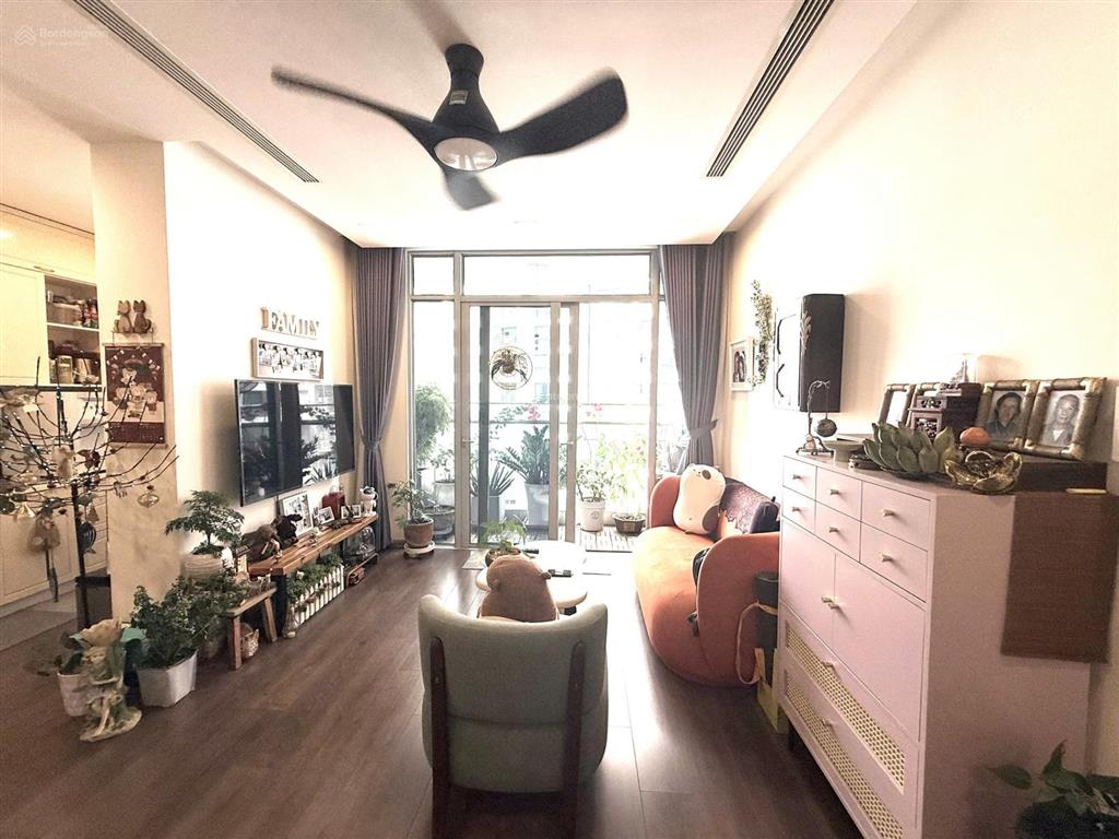 Cần tiền bán gấp 2pn vinhomes central park, diện tích 88m2, full nội thất decor, view sông