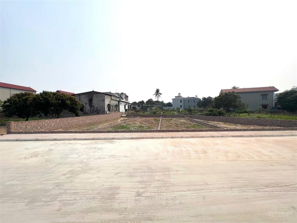 Bán lô bìa làng xóm đạc đức. đường rộng 8m view cánh đồng nhìn vào đền thánh gióng xã sóc sơn