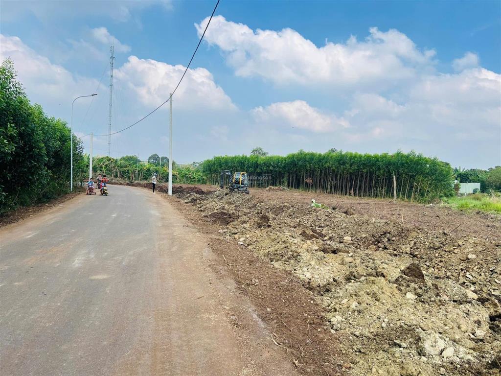 Bán lô góc 2 mặt tiền đường 31 m diện tích 348.4m2 có 80m2 thổ cư đất đẹp