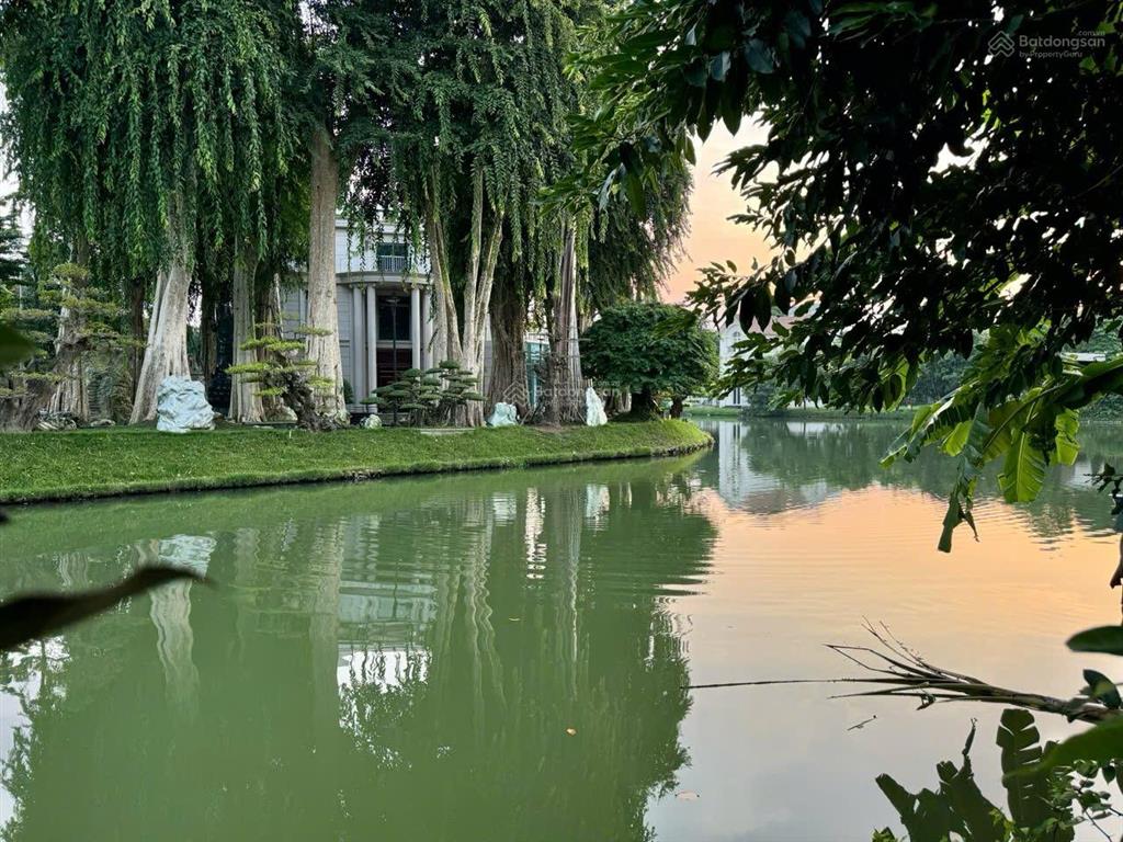 Bán biệt thự vinhomes long biên khu hoa lan view sông siêu đẹp dt 241m2, 4 tầng, giá 120tỷ tl