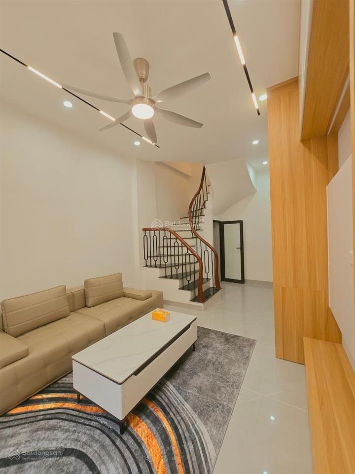 Nhà đẹp võ chí công, ngõ thông xe ba gác tránh, ô tô cách nhà 30m, nhà xây đẹp 28m2 x 4t