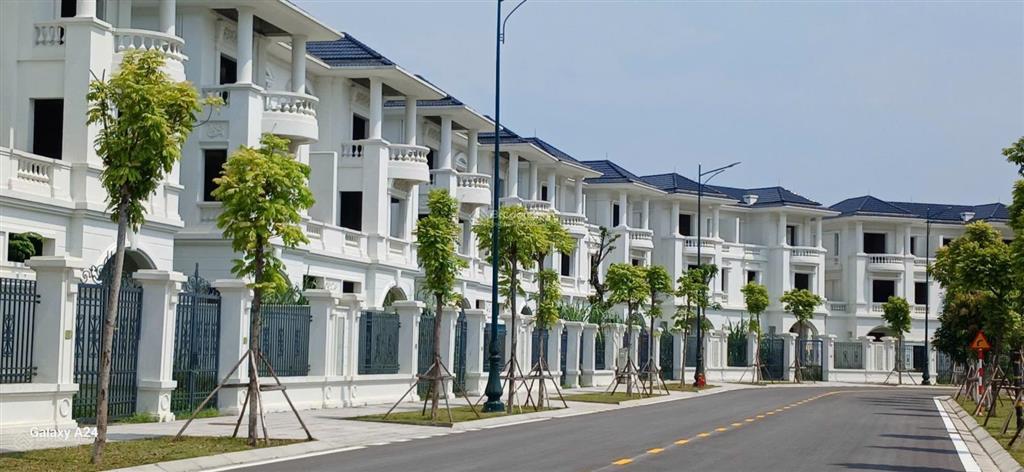 Bán biệt thự vườn cam vinapol 200m2, đường 20,5m, giá 32 tỷ