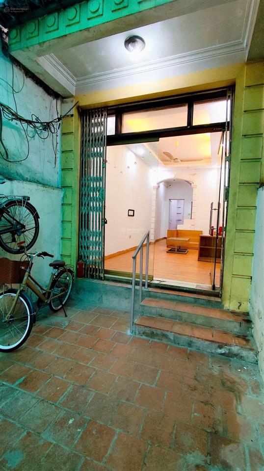 Gia đình chuyển công tác, cần gửi bán nhà hoàng hoa thám. 48m2 3t 4 ngủ, giá 8.86 tỷ