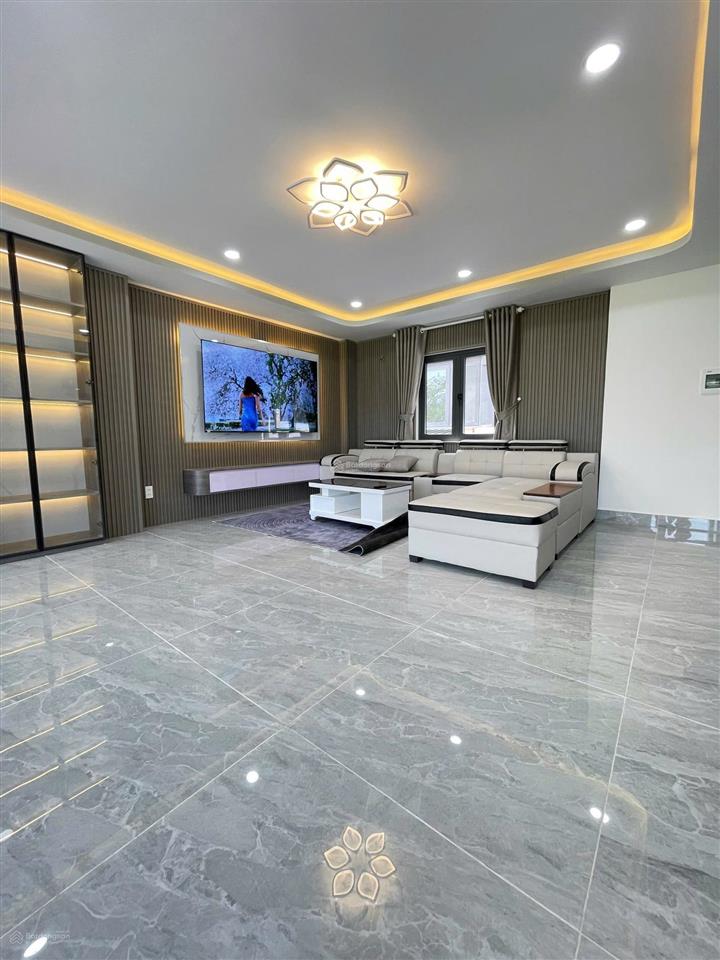 Nhà biệt thự đẹp thang máy full nội thất kdc ven sông cực đẹp