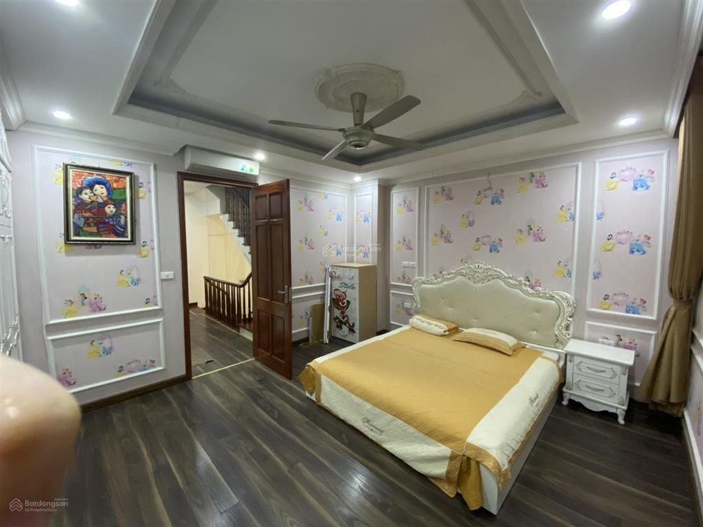 Liền kề dt 82,5m2, mt 5m, 5 tầng, nhà hoàn thiện gia chủ hiện tại đang ở giá chỉ 18 tỷ.