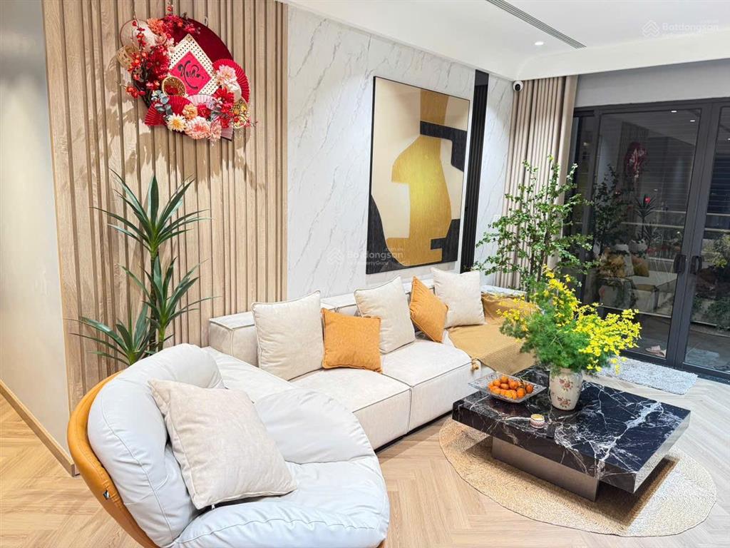 Gia đình cần bán căn 2pn 70m2 góc, tòa gloria nguyên hồng, giá bán 9 tỷ. 0936 242 ***