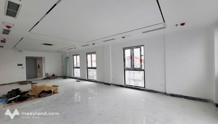 Hiếm tòa nhà 8 tầng mặt phố Hoàng Hoa Thám, 86m2, mặt tiền 5.7m, thang máy, vị trí đẹp, kinh doanh tốt, giá 45.5 tỷ