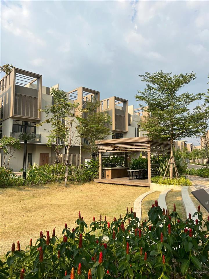Bán căn biệt thự đơn lập the orchard. giá 18,8 tỷ. dt đất 195,3m2. hiếm có 1 căn hàng chủ đầu tư